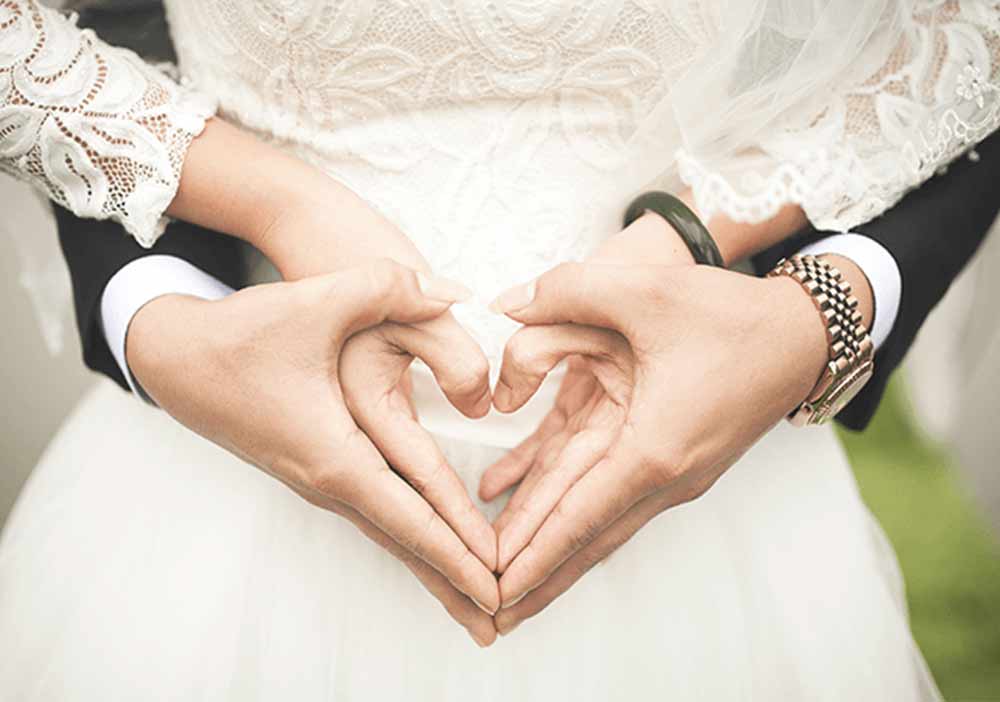 <p dir="ltr" style="text-align: right;"><span style="font-size:22px;"><span style="color: rgb(0, 0, 0);"><span style="font-family: IRANSans;"><strong>عروسی کم خرج</strong></span></span></span></p>
